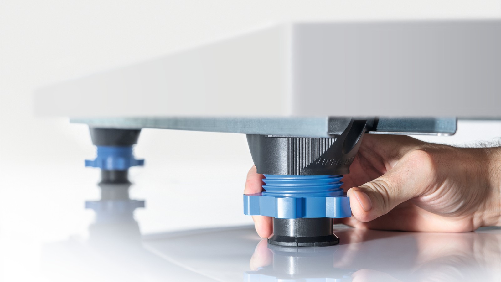 Površina za tuširanje s instalacijskim okvirom