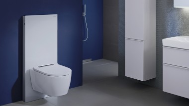 Kupaonica s Geberit Monolith sanitarnim modulom u bijeloj boji