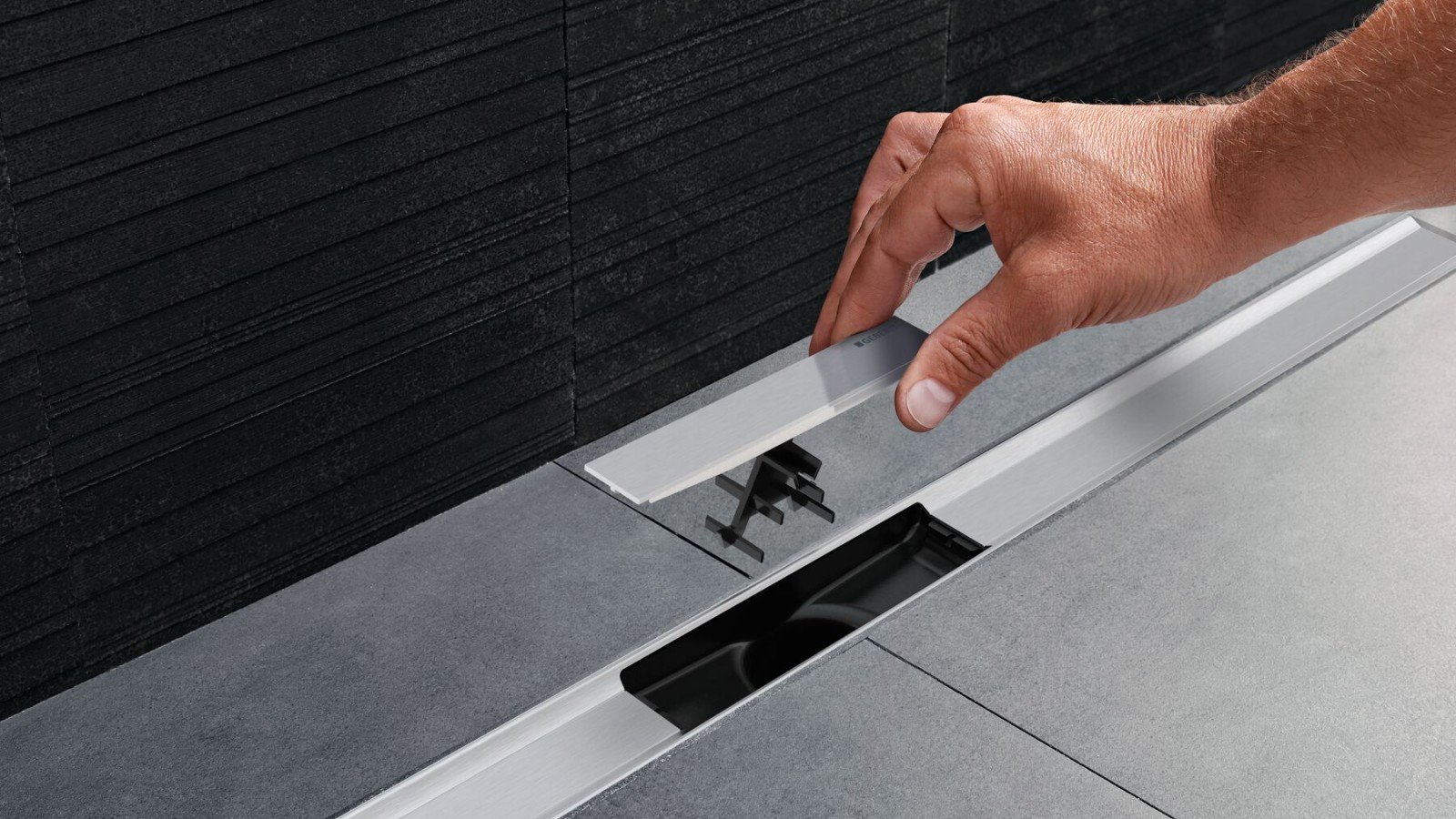 Geberit tuš kanalica iz CleanLine linije s integriranim češljastim umetkom Geberit tuš kanalica iz CleanLine linije s integriranim češljastim umetkom