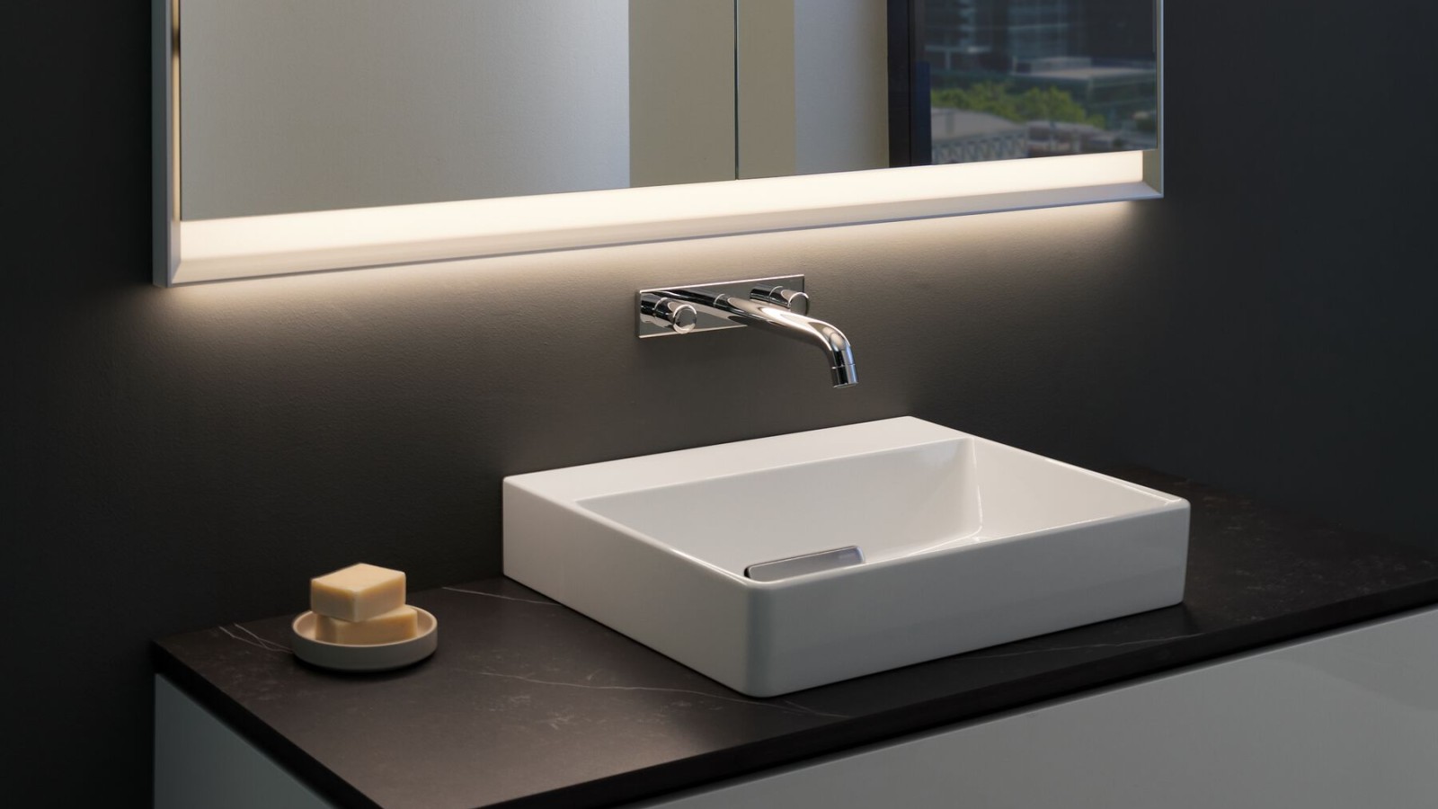 Element s ogledalom Geberit ONE s funkcijom ComfortLight Element s ogledalom Geberit ONE s funkcijom ComfortLight