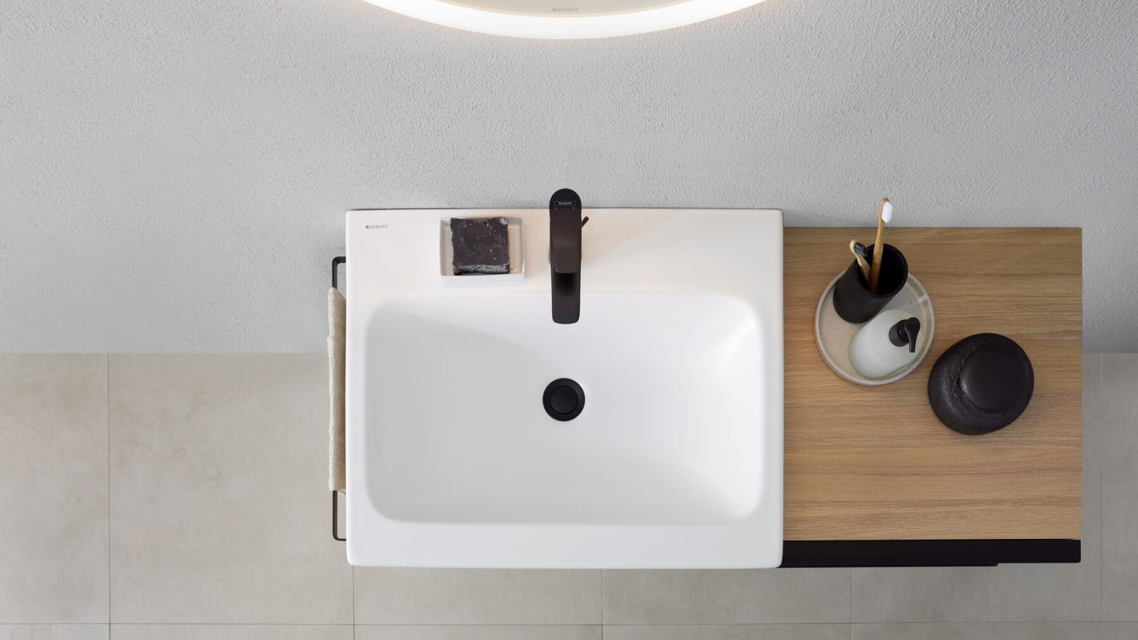 Geberit iCon serija kupaonske opreme boje hrasta Geberit iCon serija kupaonske opreme boje hrasta