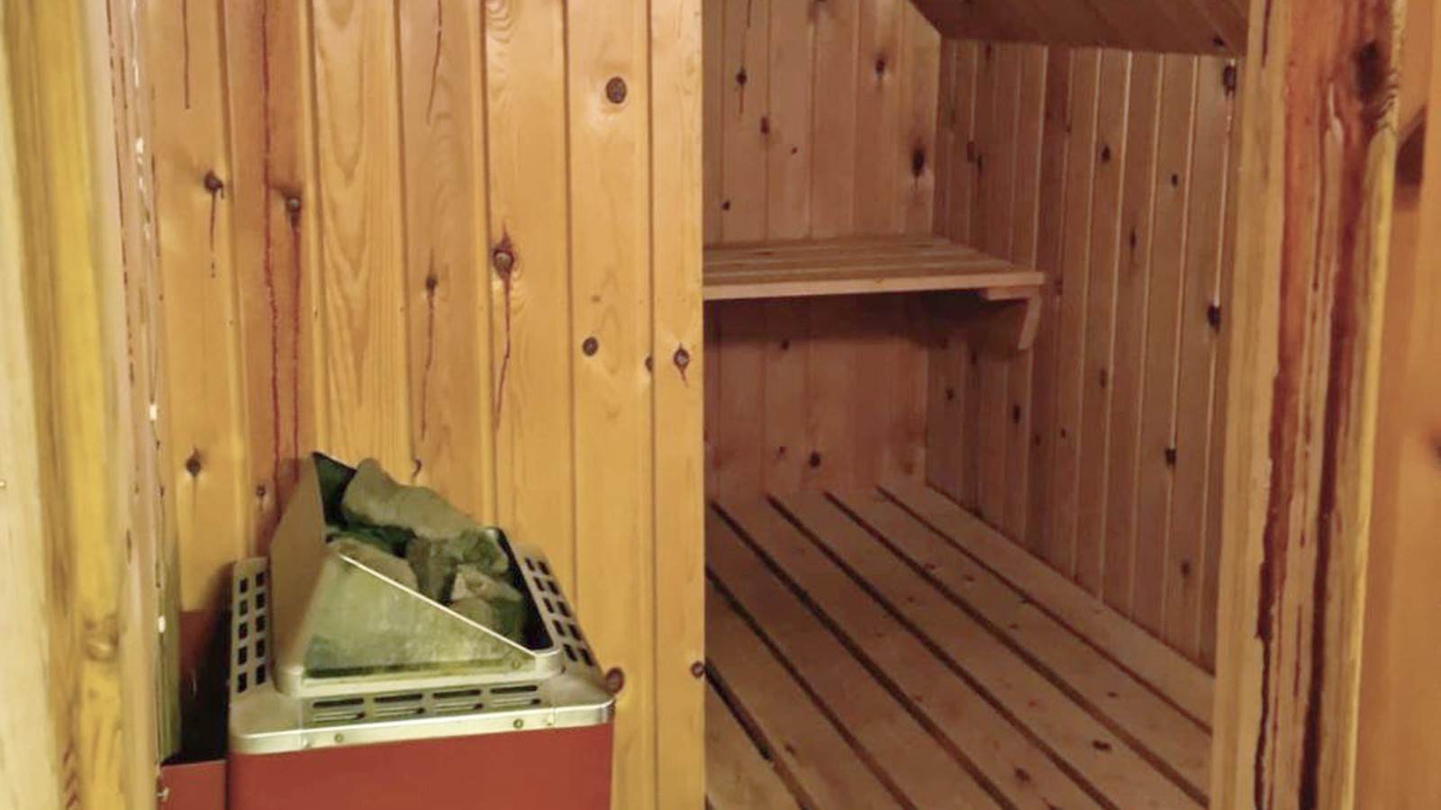 Sauna s kosim krovom (© @triner2 and @strandparken3)