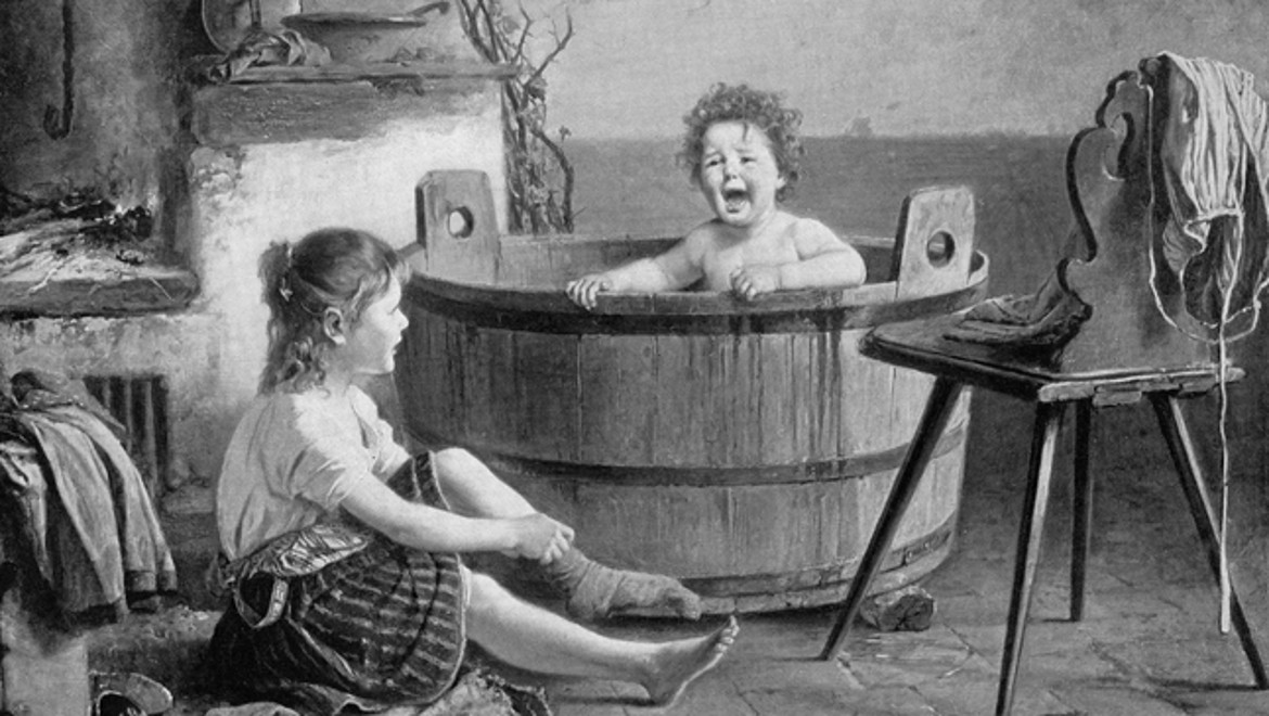 Dijete se kupa u kadi