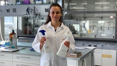 Marianne Krüger u laboratoriju tvrtke Geberit