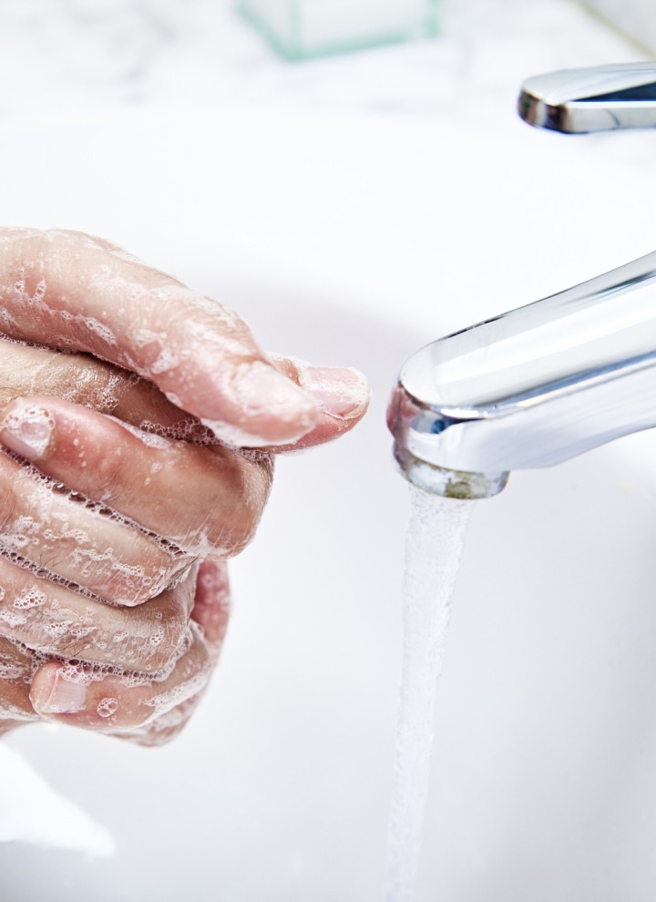 Pranje ruku u umivaoniku
