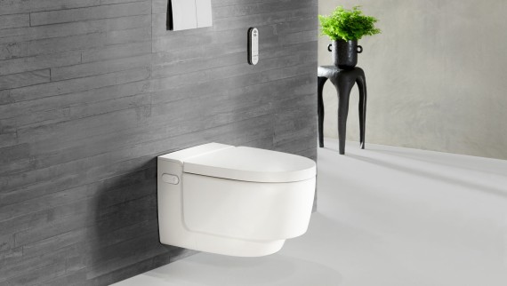 Geberit AquaClean Mera u bijeloj boji s daljinskim upravljačem Sigma70