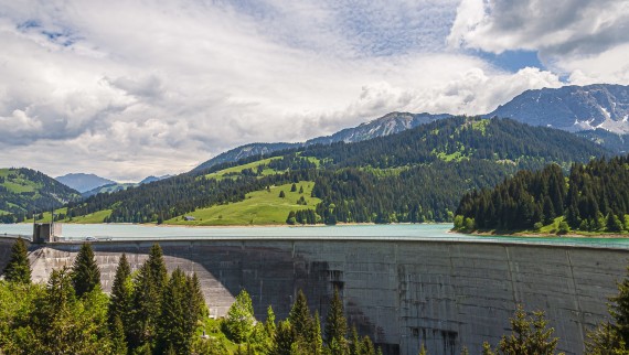 Pogled na zimski krajolik u regiji Grimsel s vrha (© Kraftwerke Oberhasli AG) Pogled na zimski krajolik u regiji Grimsel s vrha (© Kraftwerke Oberhasli AG)