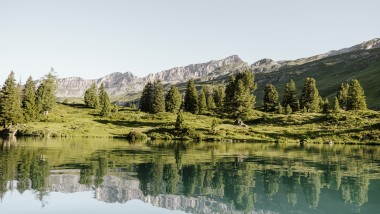 Impozantan vodopad u zelenom krajoliku (© Geberit)