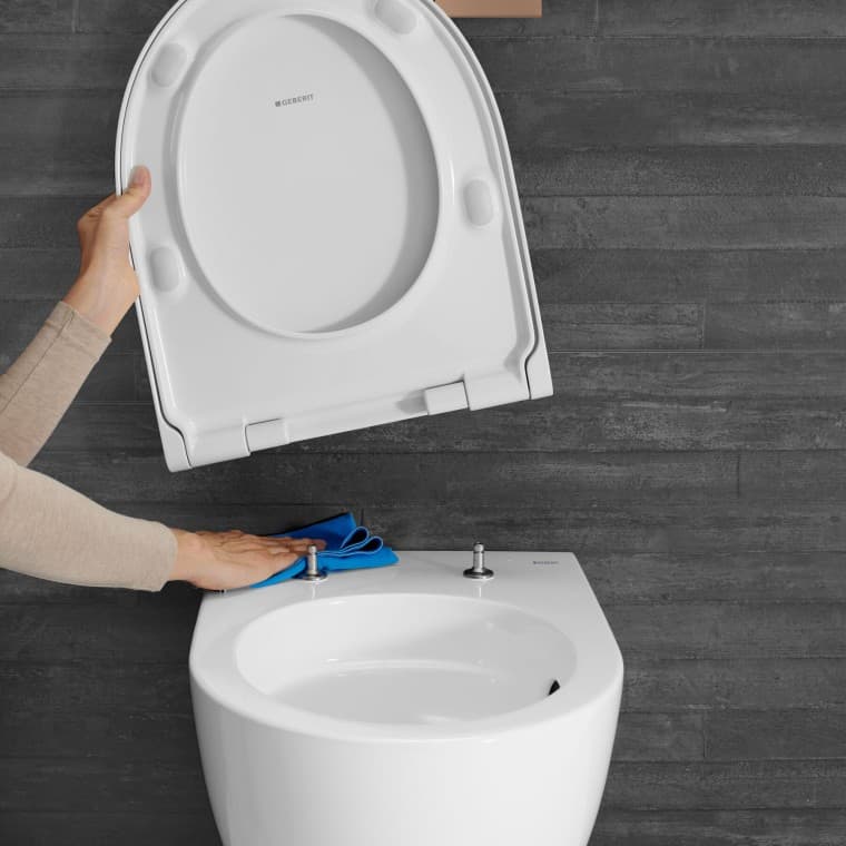 WC školjka Geberit Acanto s funkcijom QuickRelease WC školjka Geberit Acanto s funkcijom QuickRelease